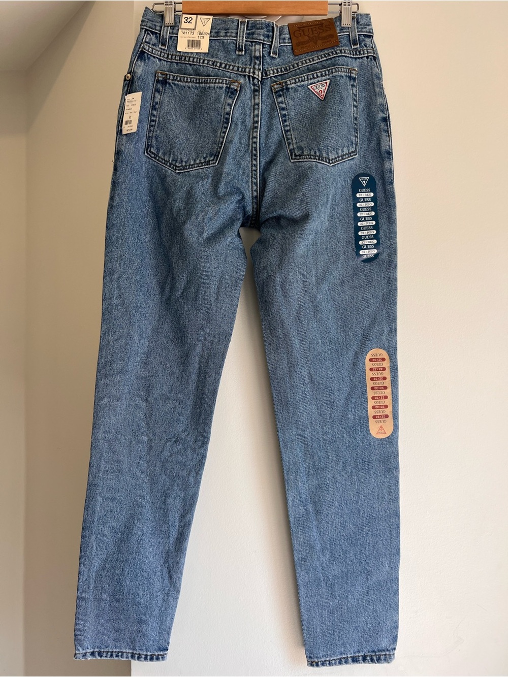 Vintage Y2K GUESS Jeans Deadstock NWT Straight Leg Mom Jeans Size 32 (30W 32L)